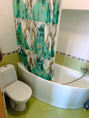 Продам двухкомнатную (2-комн.) квартиру, Первомайская ул, 10А, Симферополь г