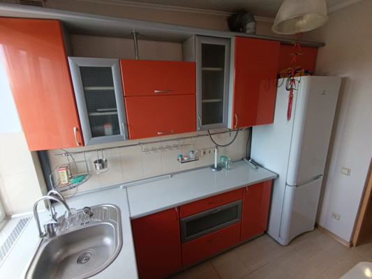 Продам двухкомнатную (2-комн.) квартиру, Первомайская ул, 10А, Симферополь г