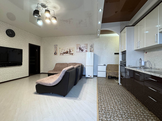 Продам трехкомнатную (3-комн.) квартиру, Дмитровская ул, 20, Базарово д