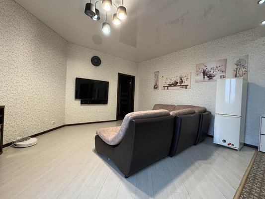 Продам трехкомнатную (3-комн.) квартиру, Дмитровская ул, 20, Базарово д