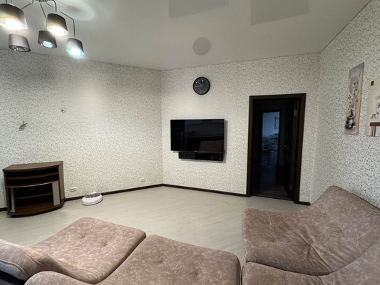 Продам трехкомнатную (3-комн.) квартиру, Дмитровская ул, 20, Базарово д