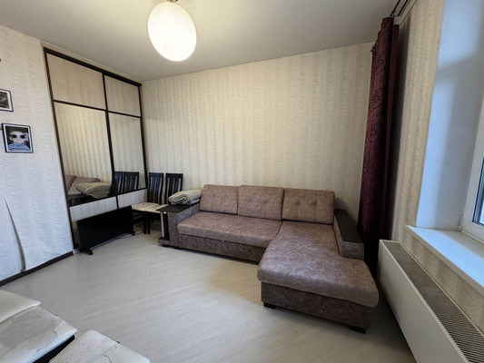 Продам трехкомнатную (3-комн.) квартиру, Дмитровская ул, 20, Базарово д