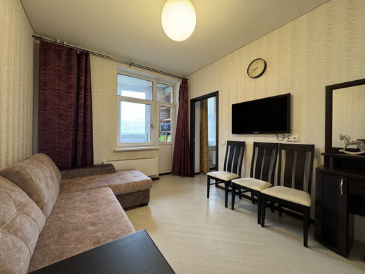 Продам трехкомнатную (3-комн.) квартиру, Дмитровская ул, 20, Базарово д