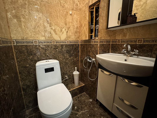 Продам трехкомнатную (3-комн.) квартиру, Дмитровская ул, 20, Базарово д