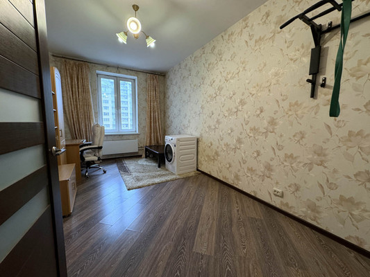 Продам трехкомнатную (3-комн.) квартиру, Дмитровская ул, 20, Базарово д