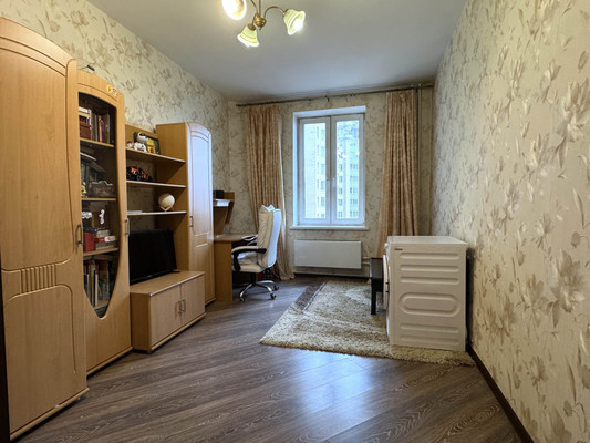 Продам трехкомнатную (3-комн.) квартиру, Дмитровская ул, 20, Базарово д