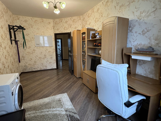 Продам трехкомнатную (3-комн.) квартиру, Дмитровская ул, 20, Базарово д