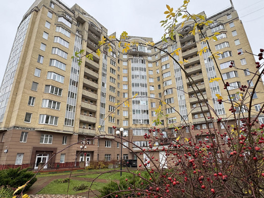 Продам трехкомнатную (3-комн.) квартиру, Дмитровская ул, 20, Базарово д