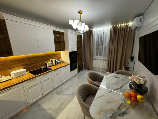 Продам двухкомнатную (2-комн.) квартиру, Александра Суворова пр-кт, 99, Симферополь г