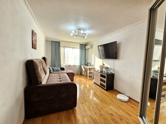 Продам двухкомнатную (2-комн.) квартиру, Луначарского ул, 147, Белореченск г