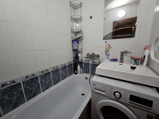 Продам двухкомнатную (2-комн.) квартиру, Луначарского ул, 147, Белореченск г