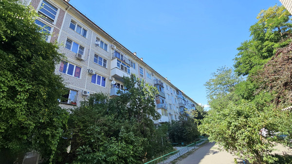 Продам двухкомнатную (2-комн.) квартиру, Луначарского ул, 147, Белореченск г