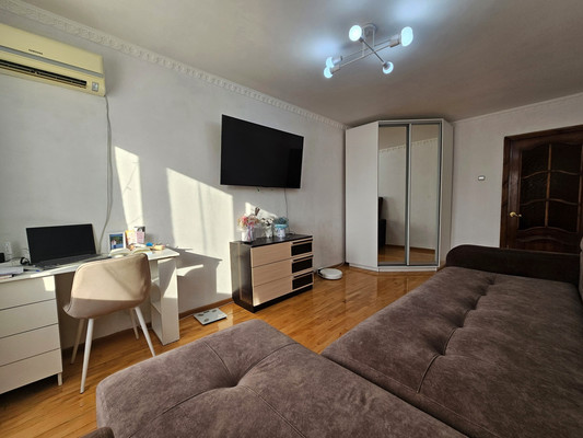 Продам двухкомнатную (2-комн.) квартиру, Луначарского ул, 147, Белореченск г