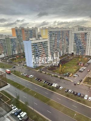 Продам двухкомнатную (2-комн.) квартиру, Петровский б-р, 11к1, Мурино п