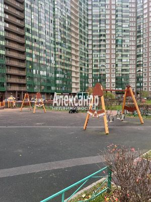 Продам двухкомнатную (2-комн.) квартиру, Петровский б-р, 11к1, Мурино п