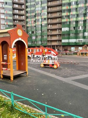 Продам двухкомнатную (2-комн.) квартиру, Петровский б-р, 11к1, Мурино п