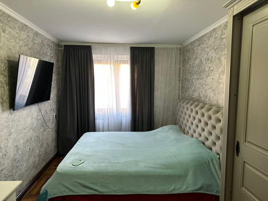 Продам трехкомнатную (3-комн.) квартиру, Тырныаузский проезд, 3, Нальчик г