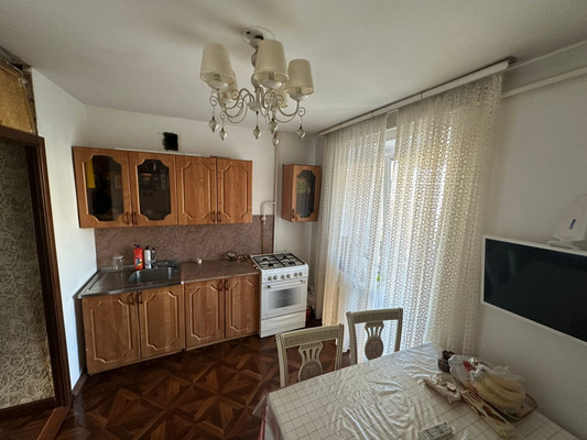 Продам трехкомнатную (3-комн.) квартиру, Тырныаузский проезд, 3, Нальчик г