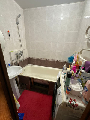 Продам трехкомнатную (3-комн.) квартиру, Тырныаузский проезд, 3, Нальчик г