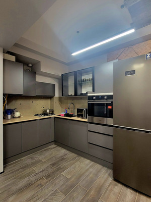 Продам трехкомнатную (3-комн.) квартиру, Яблочная ул, 44, Черешня с