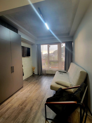 Продам трехкомнатную (3-комн.) квартиру, Яблочная ул, 44, Черешня с