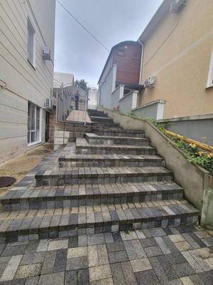 Продам трехкомнатную (3-комн.) квартиру, Яблочная ул, 44, Черешня с