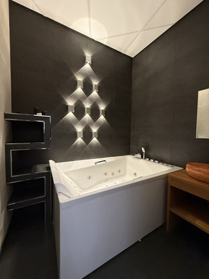 Продам трехкомнатную (3-комн.) квартиру, Братьев Весниных б-р, 2, Москва г