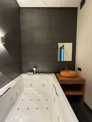 Продам трехкомнатную (3-комн.) квартиру, Братьев Весниных б-р, 2, Москва г