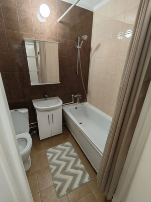 Продам однокомнатную (1-комн.) квартиру, Воронцовский б-р, 9к2, Бугры п