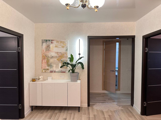 Продам трехкомнатную (3-комн.) квартиру, Чернышевского ул, 108, Красноярск г