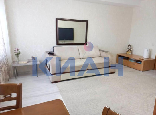 Продам трехкомнатную (3-комн.) квартиру, Королева ул, 8а, Красноярск г