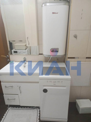 Продам трехкомнатную (3-комн.) квартиру, Королева ул, 8а, Красноярск г