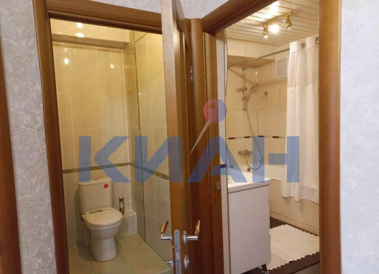 Продам трехкомнатную (3-комн.) квартиру, Королева ул, 8а, Красноярск г