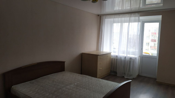 Продам двухкомнатную (2-комн.) квартиру, Шаронова ул, 5, Ишим г