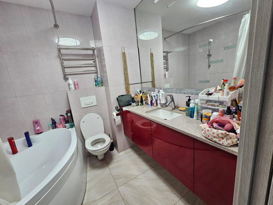 Продам трехкомнатную (3-комн.) квартиру, Полбина ул, 32, Москва г