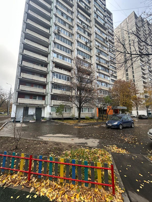 Продам трехкомнатную (3-комн.) квартиру, Полбина ул, 32, Москва г