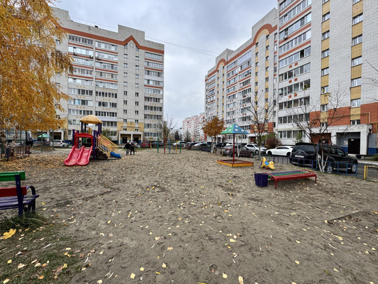 Продам двухкомнатную (2-комн.) квартиру, Красный Маяк ул, 104, Брянск г