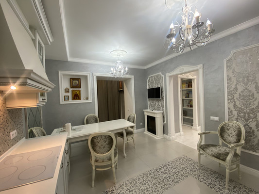 Продам трехкомнатную (3-комн.) квартиру, Мусы Джалиля ул, 15, Нижневартовск г