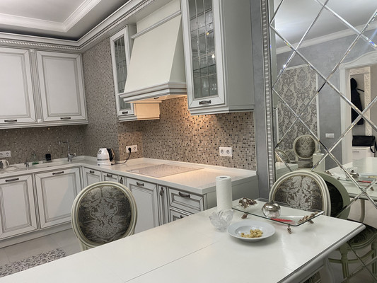 Продам трехкомнатную (3-комн.) квартиру, Мусы Джалиля ул, 15, Нижневартовск г