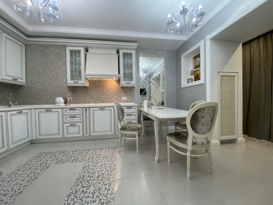 Продам трехкомнатную (3-комн.) квартиру, Мусы Джалиля ул, 15, Нижневартовск г