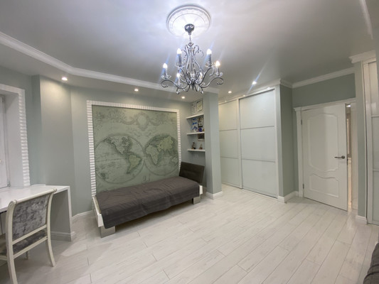 Продам трехкомнатную (3-комн.) квартиру, Мусы Джалиля ул, 15, Нижневартовск г