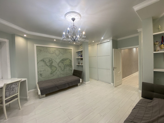 Продам трехкомнатную (3-комн.) квартиру, Мусы Джалиля ул, 15, Нижневартовск г