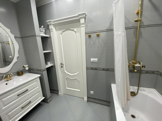 Продам трехкомнатную (3-комн.) квартиру, Мусы Джалиля ул, 15, Нижневартовск г