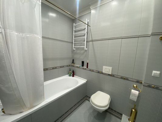 Продам трехкомнатную (3-комн.) квартиру, Мусы Джалиля ул, 15, Нижневартовск г