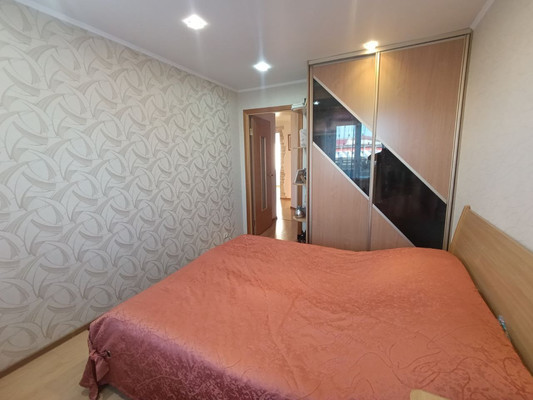 Продам трехкомнатную (3-комн.) квартиру, Свердлова ул, 10, Ишим г