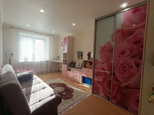 Продам трехкомнатную (3-комн.) квартиру, Свердлова ул, 10, Ишим г