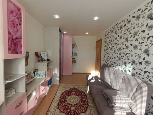 Продам трехкомнатную (3-комн.) квартиру, Свердлова ул, 10, Ишим г