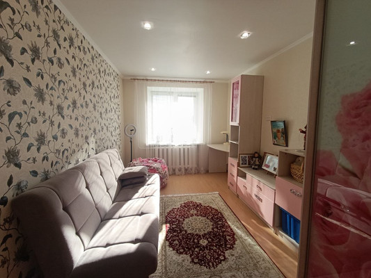 Продам трехкомнатную (3-комн.) квартиру, Свердлова ул, 10, Ишим г