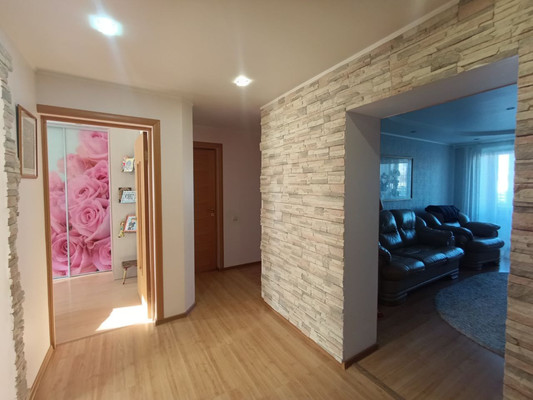 Продам трехкомнатную (3-комн.) квартиру, Свердлова ул, 10, Ишим г