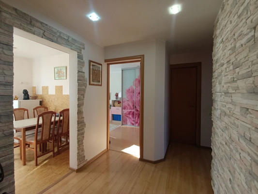 Продам трехкомнатную (3-комн.) квартиру, Свердлова ул, 10, Ишим г